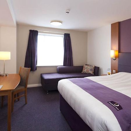 Premier Inn London Kensington エクステリア 写真