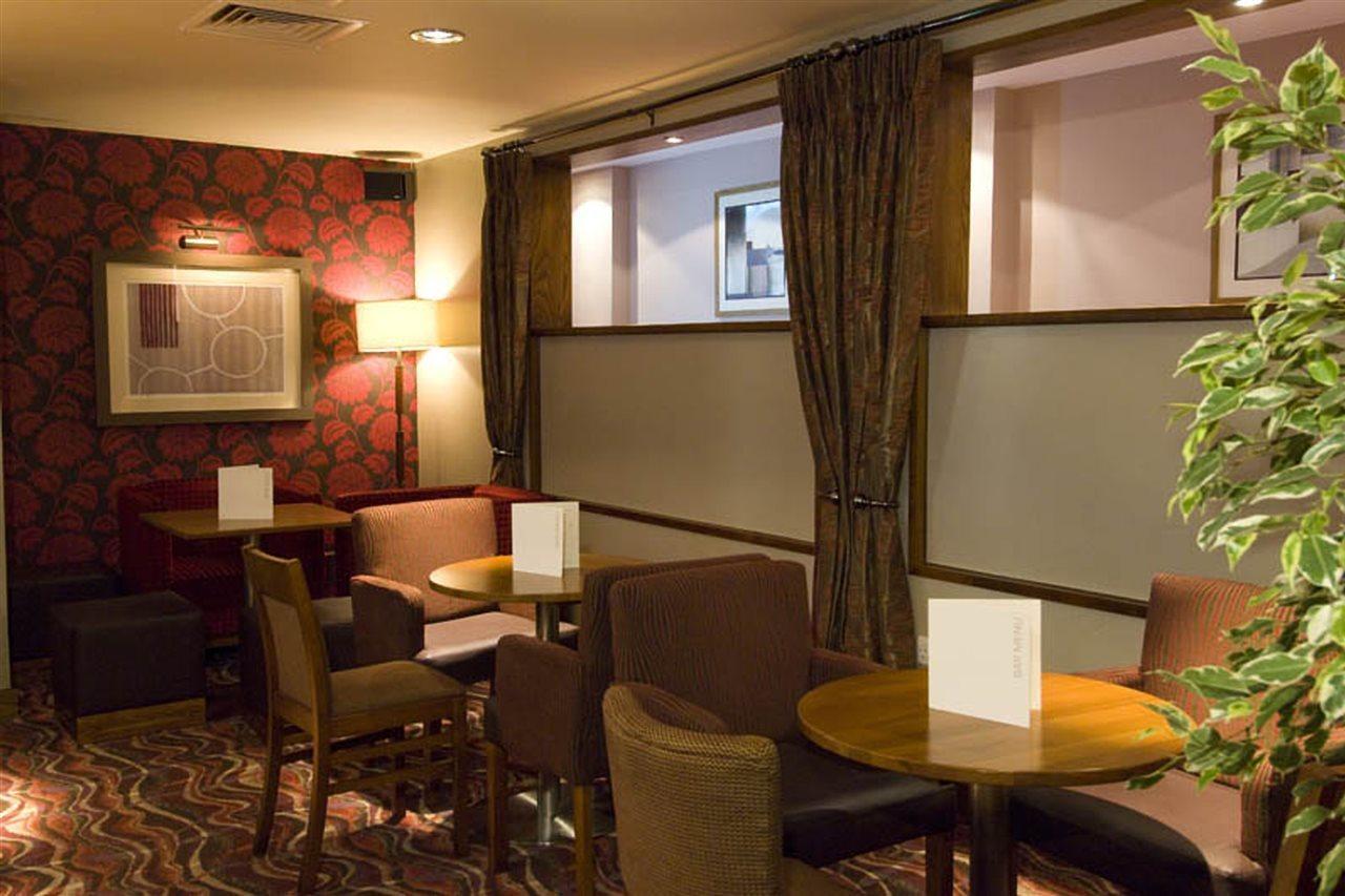 Premier Inn London Kensington エクステリア 写真