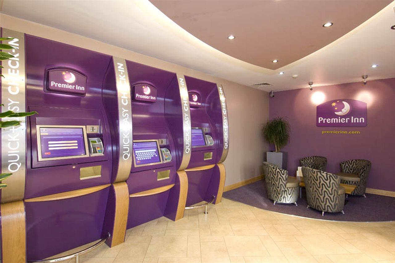 Premier Inn London Kensington エクステリア 写真