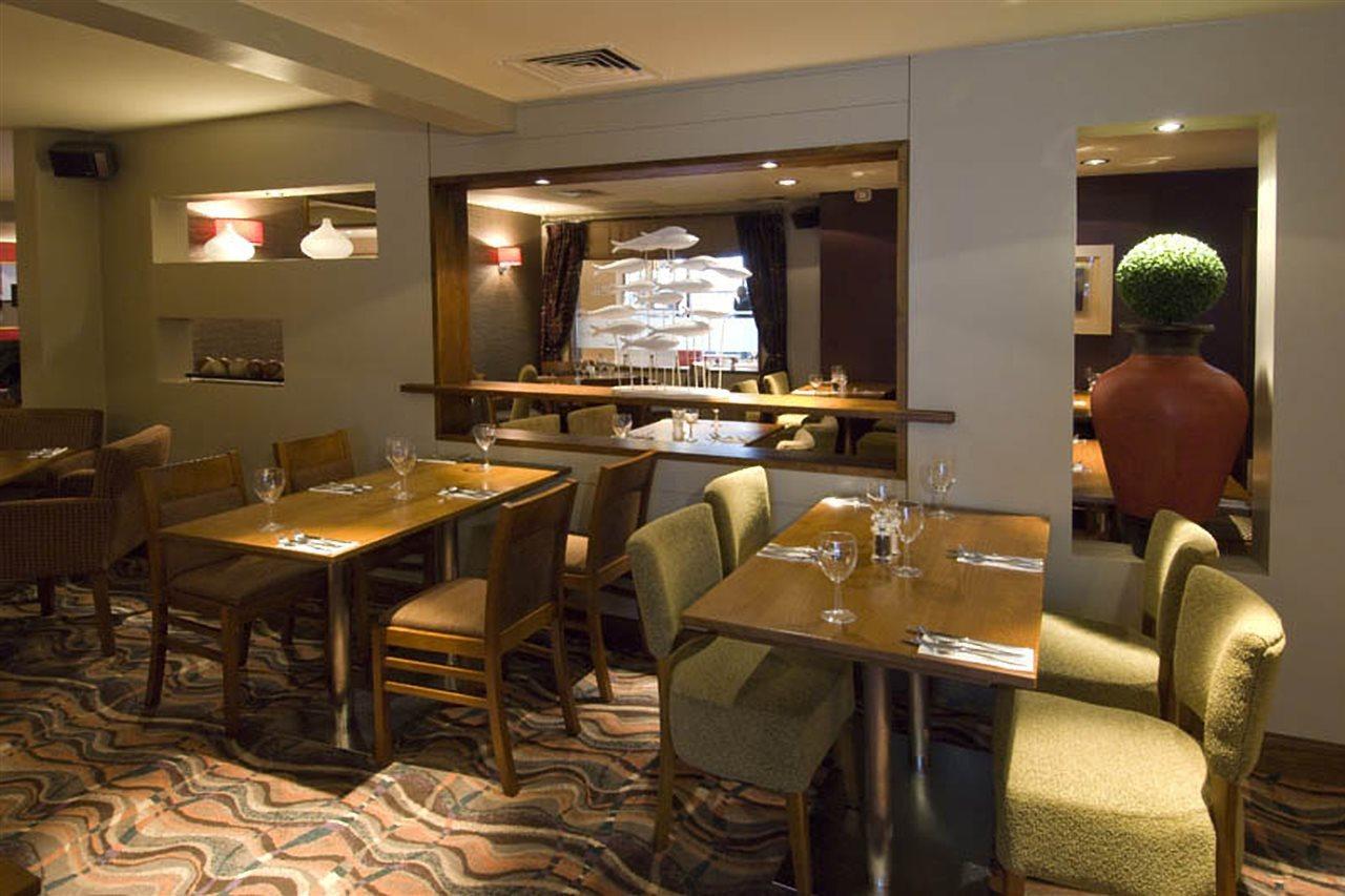 Premier Inn London Kensington エクステリア 写真