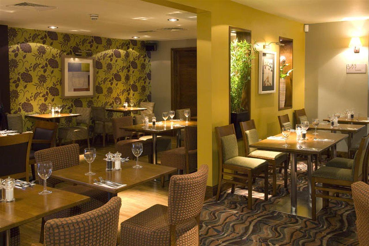 Premier Inn London Kensington エクステリア 写真