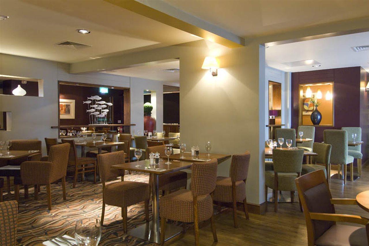 Premier Inn London Kensington エクステリア 写真
