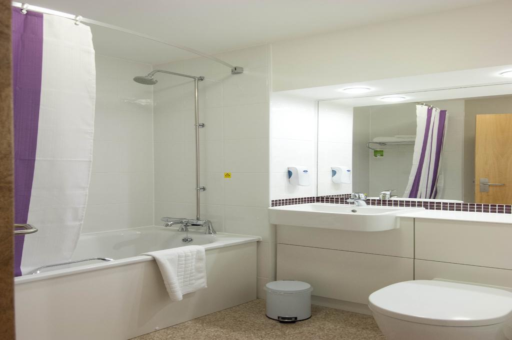 Premier Inn London Kensington 部屋 写真