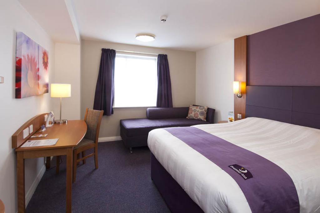 Premier Inn London Kensington エクステリア 写真