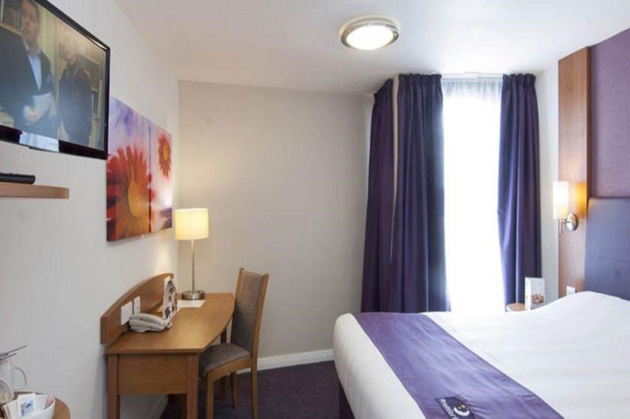 Premier Inn London Kensington エクステリア 写真