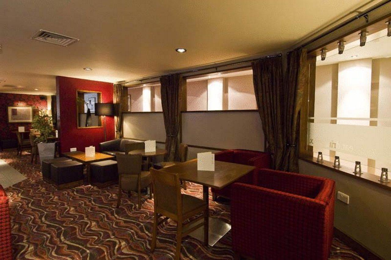 Premier Inn London Kensington エクステリア 写真