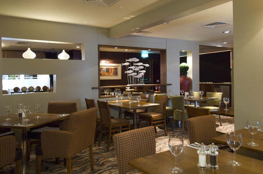 Premier Inn London Kensington エクステリア 写真