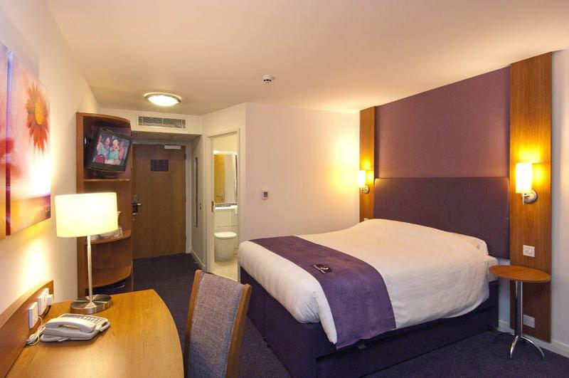 Premier Inn London Kensington エクステリア 写真