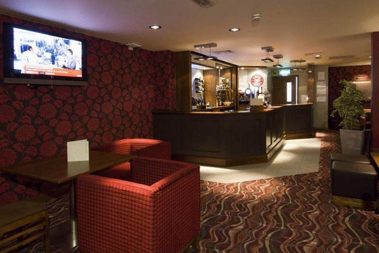 Premier Inn London Kensington エクステリア 写真
