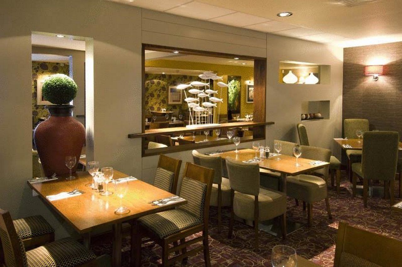 Premier Inn London Kensington エクステリア 写真