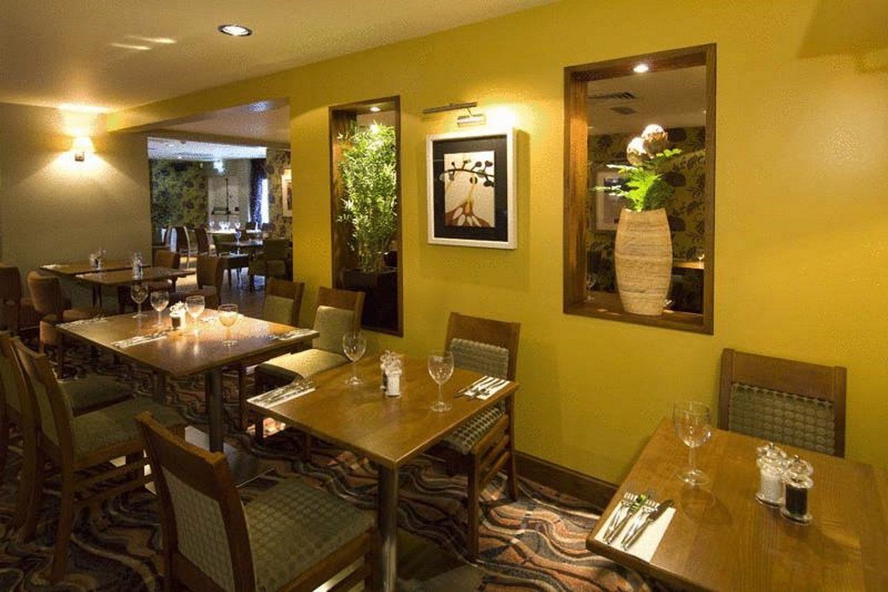 Premier Inn London Kensington エクステリア 写真