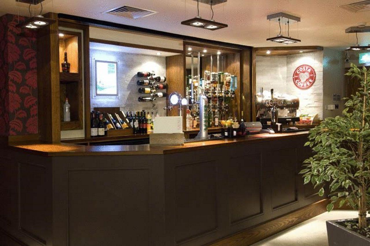 Premier Inn London Kensington エクステリア 写真