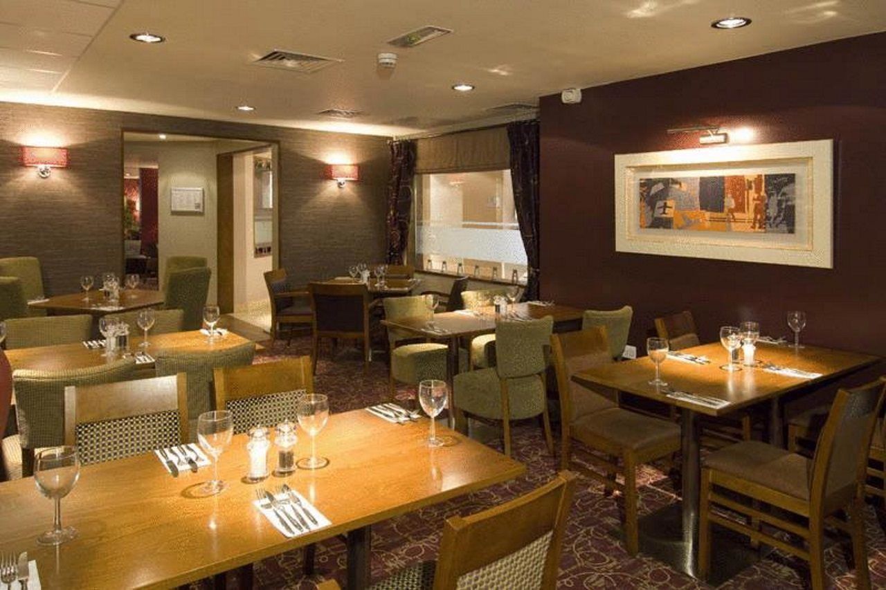 Premier Inn London Kensington エクステリア 写真