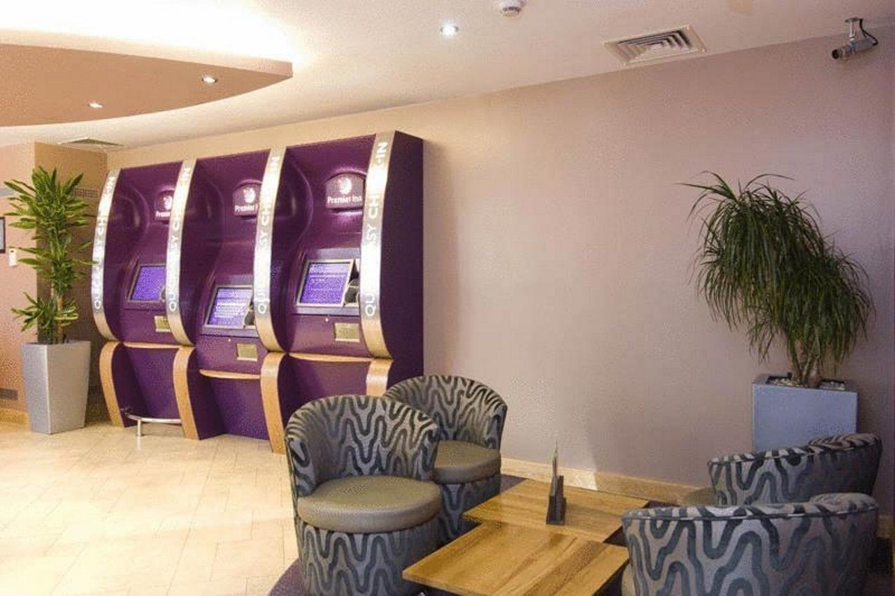 Premier Inn London Kensington エクステリア 写真
