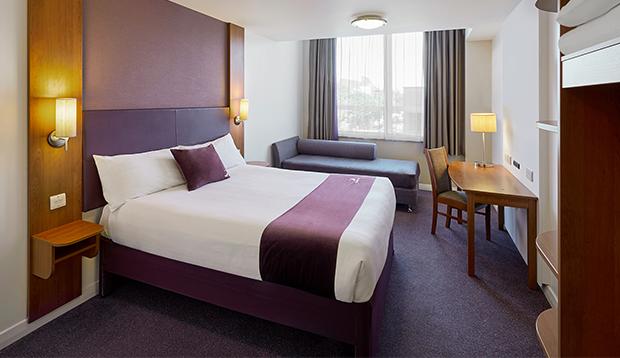 Premier Inn London Kensington エクステリア 写真